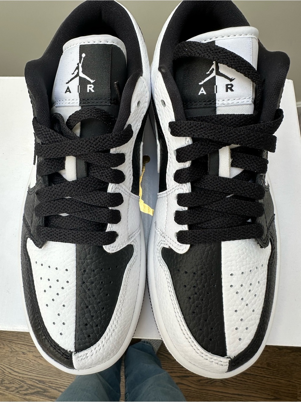 Nike Women’s Low-Top Sneakers in Black and White - Picture 5 of 7